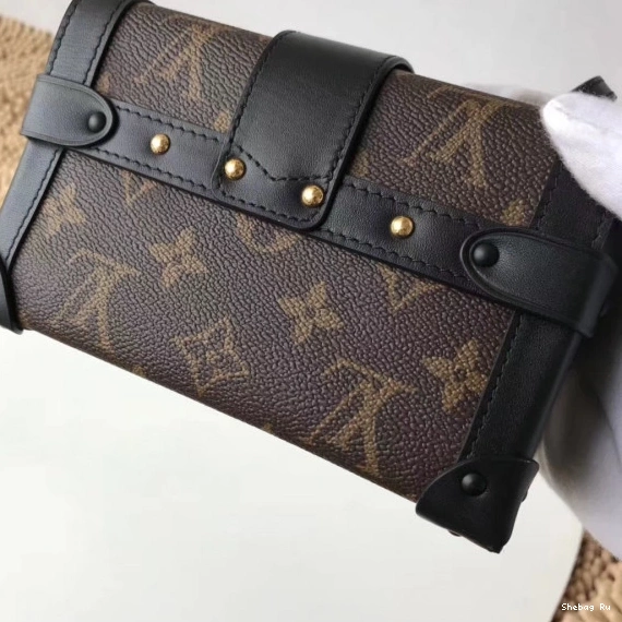 Malle Louis Vuitton Petite CHANELutch Trunk 0723